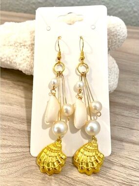 102. Gold Shell & Pearl Dangle Earrings - White/Gold